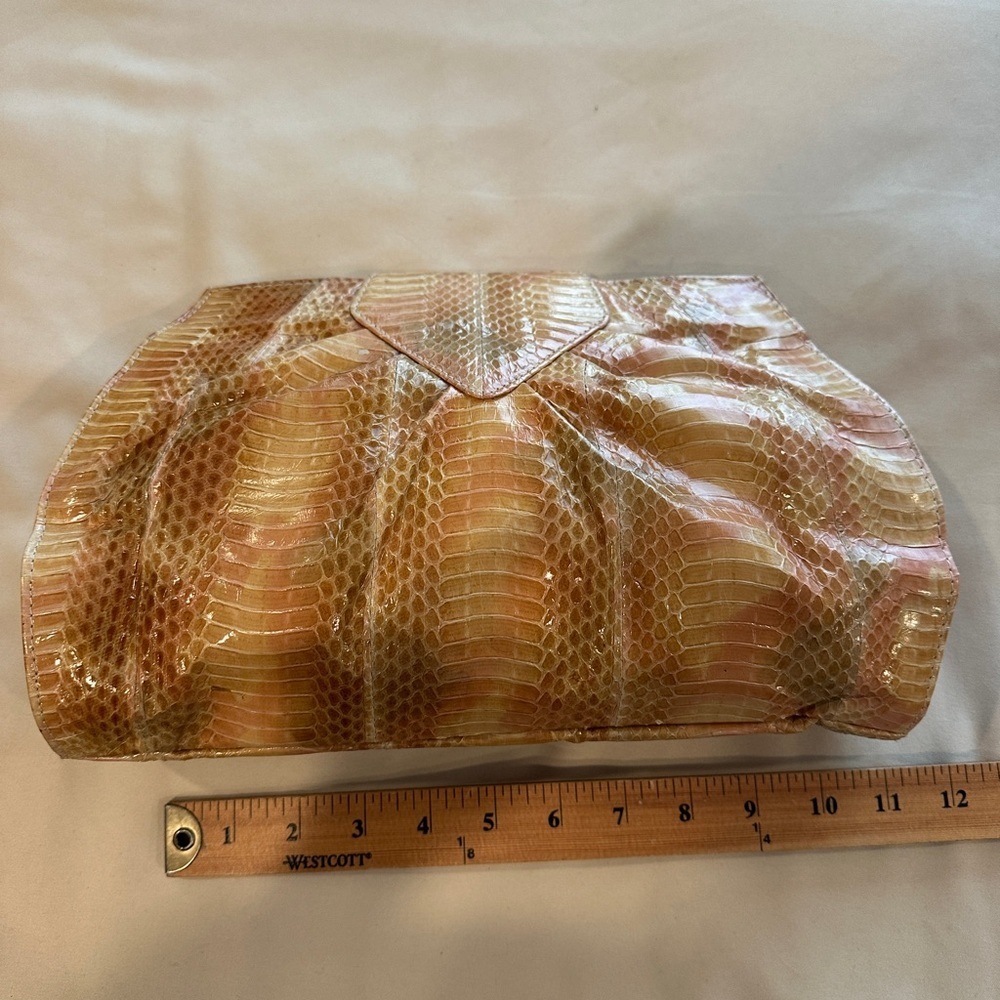 Vintage peach and cream snakeskin Clutch Bag with gold accents - Picture 4 of 7